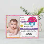 Invitation Joyeux Anniversaire Cupcake Glaçé Sprinkles (Debout devant)