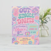 Invitation Joyeux Anniversaire Simple Chiffres Groovy Rétro (Debout devant)