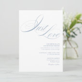 Invitation Just Love Chic Script Code QR Mariage Bleu Poussié (Debout devant)