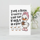 Invitation Juste une maman essayant de garder ses canards en (Debout devant)