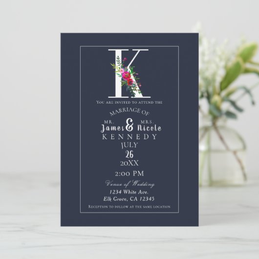 Invitation K Monogramme Dernier initial bleu moderne Mariage (Debout devant)