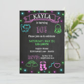 Invitation Kawaii Anniversaire Chalkboard Neon Party Invitati (Debout devant)