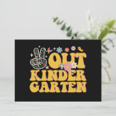 Invitation Kindergarten Peace Out Groovy Dernier Jour D'école (Debout devant)