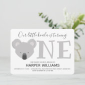 Invitation Koala Turning One mignonne Animal 1er Anniversaire (Debout devant)