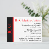 Invitation La célébration rouge du monogramme continue RSVP b (Debout devant)