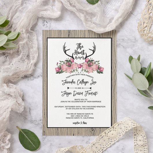 Invitation La chasse au bois de barnwood floral rustique est