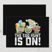 Invitation La Chasse Aux Oeufs Est Sur Gnome Drôle Pâques (Devant / Derrière)