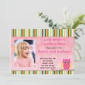 Invitation La fête d'anniversaire de fille d'invitation de (Debout devant)