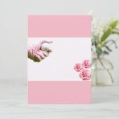 Invitation La main de la golfeuse de la Lady en rose tient un (Debout devant)