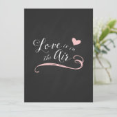 Invitation L'amour est dans le Mariage Air Chalkboard (Debout devant)