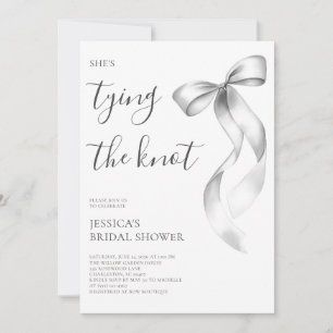 Invitation Lance de mariage gris moderne Elle noue le nœud En
