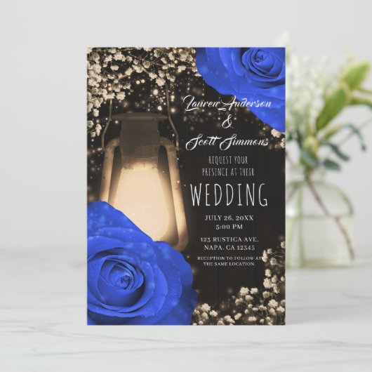 Invitation Lanterne à lueur rustique et Rose bleu Cobalt (Debout devant)
