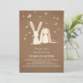 Invitation lapin lapin couple baby shower boisé (Debout devant)