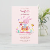 Invitation lapin rose aquarelle dans le jardin anniversaire d (Debout devant)