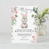 Invitation Lapin rose Floral Baby shower Verdure (Debout devant)