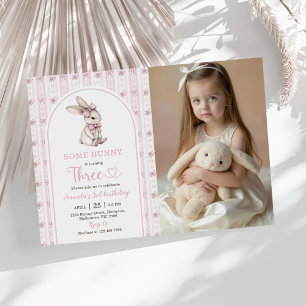 Invitation Lapin vintage à noeud rose Photo d'anniversaire 3