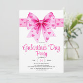 Invitation Large pink bow and hearts Galentine's Day party (Debout devant)