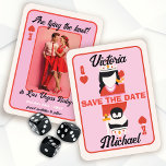 Invitation Las Vegas King Queen Heart Save the Date Photo<br><div class="desc">Bold and Bright Save the Date à Las Vegas King and Queen of coeurs jouant aux cartes avec des polices amusantes avec une ambiance rétro mod. Dispose d'un roi et d'une reine avec une photo du couple sur le dos avec des couleurs funky de rose, rouge, orange et très clair...</div>