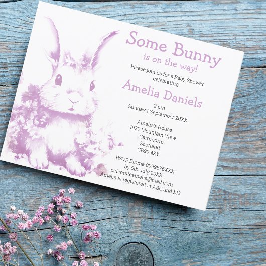Invitation Lavender Un lapin arrive Baby shower