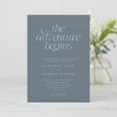 Invitation L'Aventure Commence Mariage Minimal Bleu Ardoise (Debout devant)