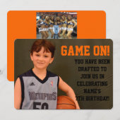 Invitation Le basket-ball d'anniversaire folâtre l'invitation (Devant / Derrière)