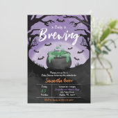 Invitation Le bébé brasse le Baby shower d'Halloween violet (Debout devant)
