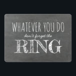 Invitation Le Cercle - Drôle Possesseur de Bague Proposition<br><div class="desc">Cartes de proposition amusantes Chalkboard.</div>