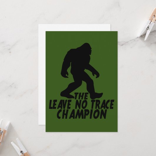 Invitation Le champion Leave No Trace drôle Bigfoot (Devant/Arrière en situation)