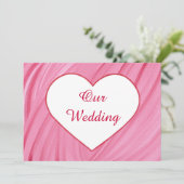 Invitation Le coeur blanc sur le rouge rose mêle les invitati (Debout devant)