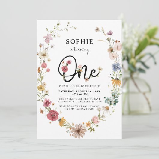 Invitation Le fleur sauvage devient une fille de 1er annivers (Debout devant)