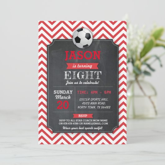 Invitation Le football de rouge de sport d'anniversaire de (Debout devant)