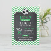 Invitation Le football de vert de sport d'anniversaire de (Debout devant)