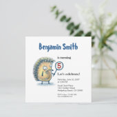 Invitation Le hérisson de sourire a personnalisé l'invitation (Debout devant)