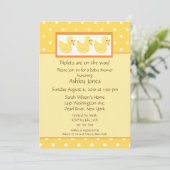 Invitation Le jaune penche le baby shower de triplets (Debout devant)