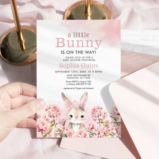 Invitation Le lapin aquarelle est sur le Baby shower Way