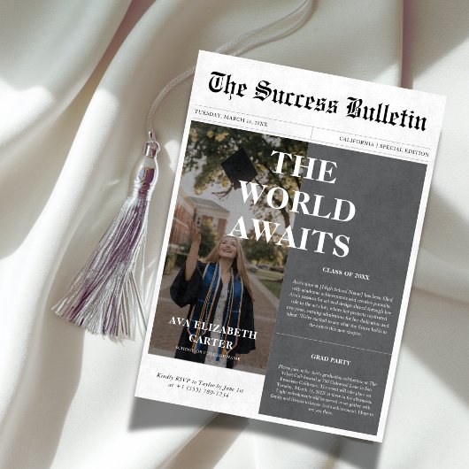 Invitation Le monde attend le succès de la graduation Journal