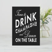 Invitation Le Nouvel An noir pour boire du Champagne Invitati (Debout devant)