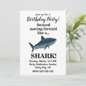 Invitation Le Requin Orienté Vers L'Avant Comme Un Requin Ann (Debout devant)