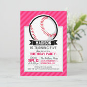 Invitation Le softball sur les rayures roses (Debout devant)