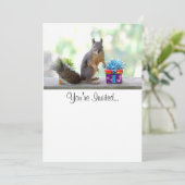 Invitation L'écureuil avec des cadeaux enrobés (Debout devant)