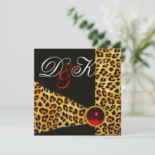 INVITATION LEOPARD FUR RIBBON, ROUGE RUBY GEMSTONE MONOGRAMME (Debout devant)