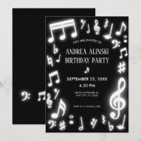 Les notes de musique brillent dans l'anniversaire
