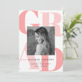 Invitation Lettres en gras Coral | Photo Graduation Party (Debout devant)