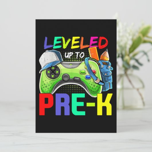 Invitation Leveled Up To PreK Gamer Back To School First Day (Debout devant)