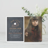 Invitation Little Cutie Pie Thanksgiving Photo Anniversaire (Debout devant)