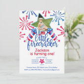 Invitation Little Firecracker 4th July First Birday Photo (Debout devant)