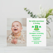 Invitation Little Leprechaun 1er anniversaire (Debout devant)