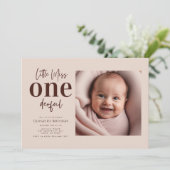 Invitation Little Miss ONEderful script photo (Debout devant)