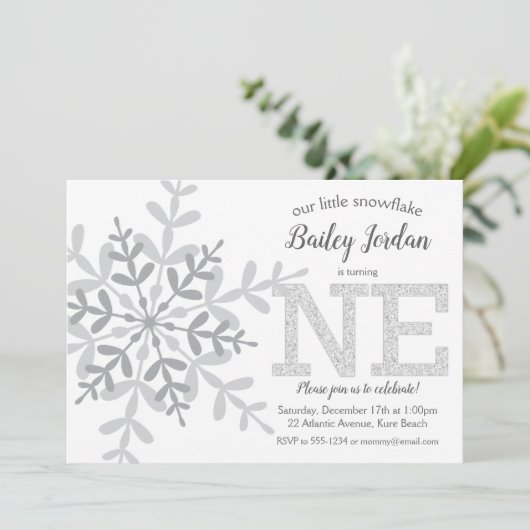 Invitation Little Snowflake Parties scintillant en argent 1er (Debout devant)