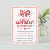 Invitation Little Sweetheart Valentines Bow Baby Shower (Debout devant)